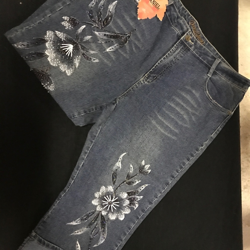 Curvy Girlz NWT Capri